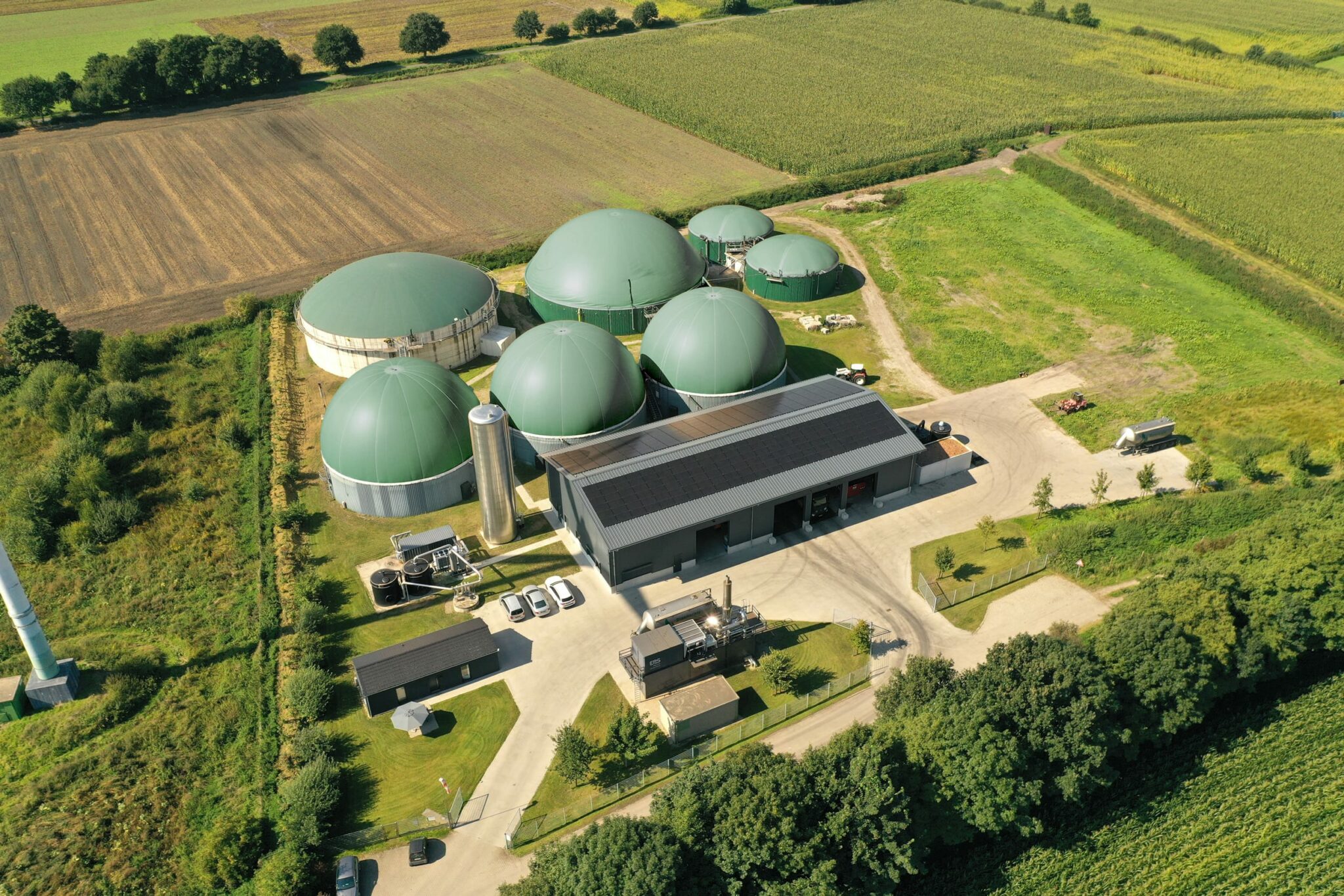 Biogas-Luftbild-bearb-tiny-2048x1366